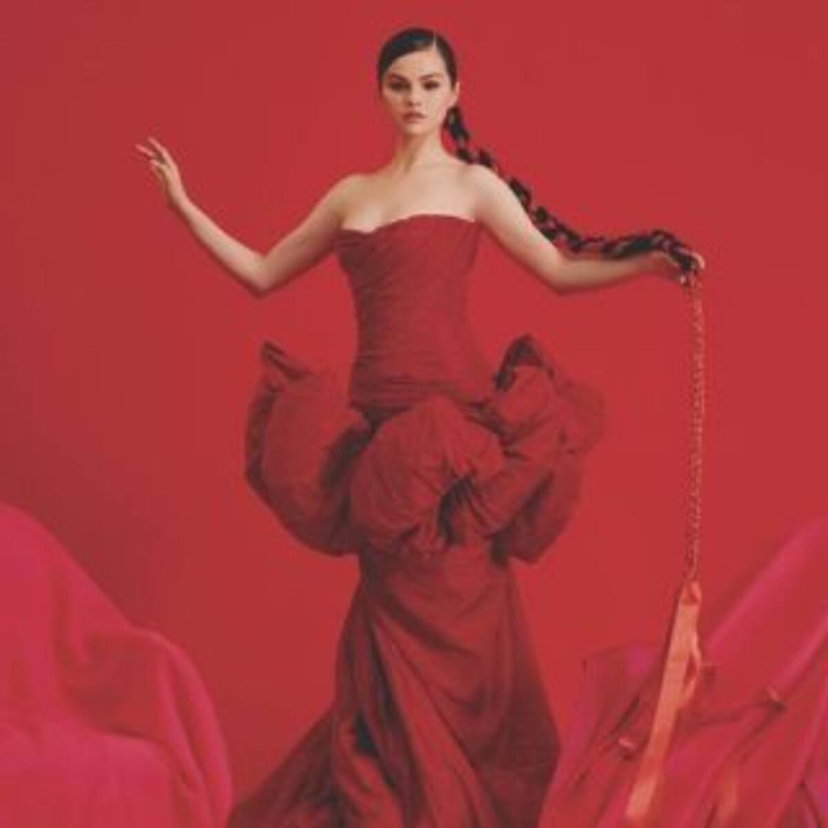 Selena Gómez anuncia el lanzamiento de su primer disco en español