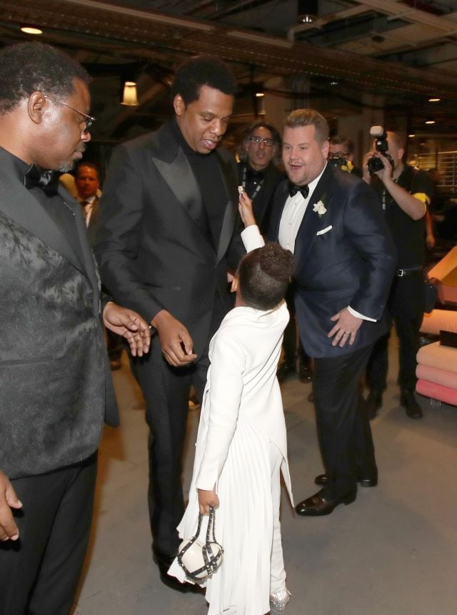 Blue Ivy le coloca a su padre la rosa blanca contra el acoso sexual.