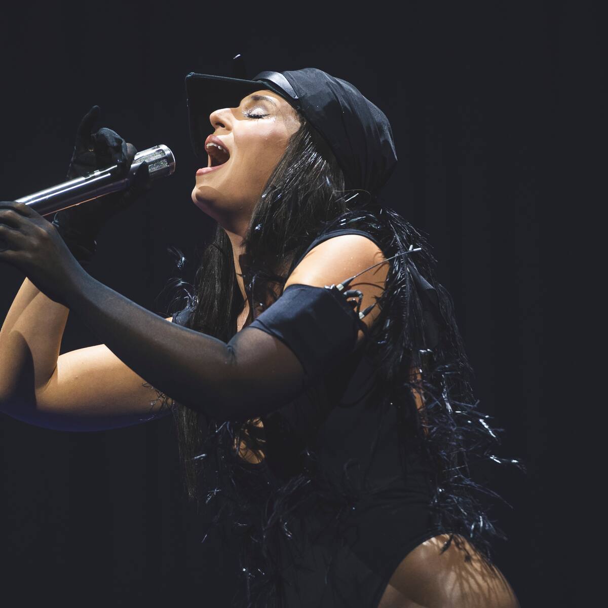 Nathy Peluso llena el Movistar Arena de Madrid de salsa y soul con una energía arrolladora