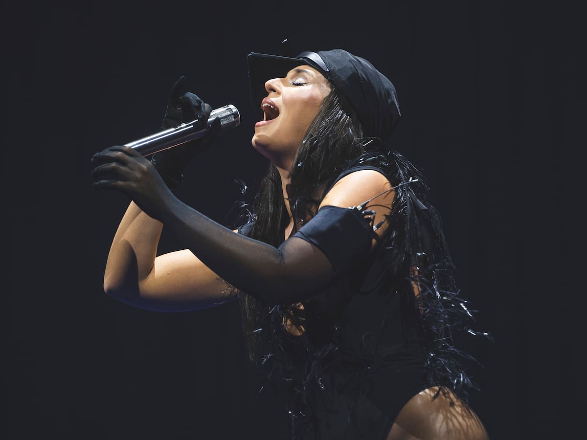 Nathy Peluso llena el Movistar Arena de Madrid de salsa y soul con una energía arrolladora