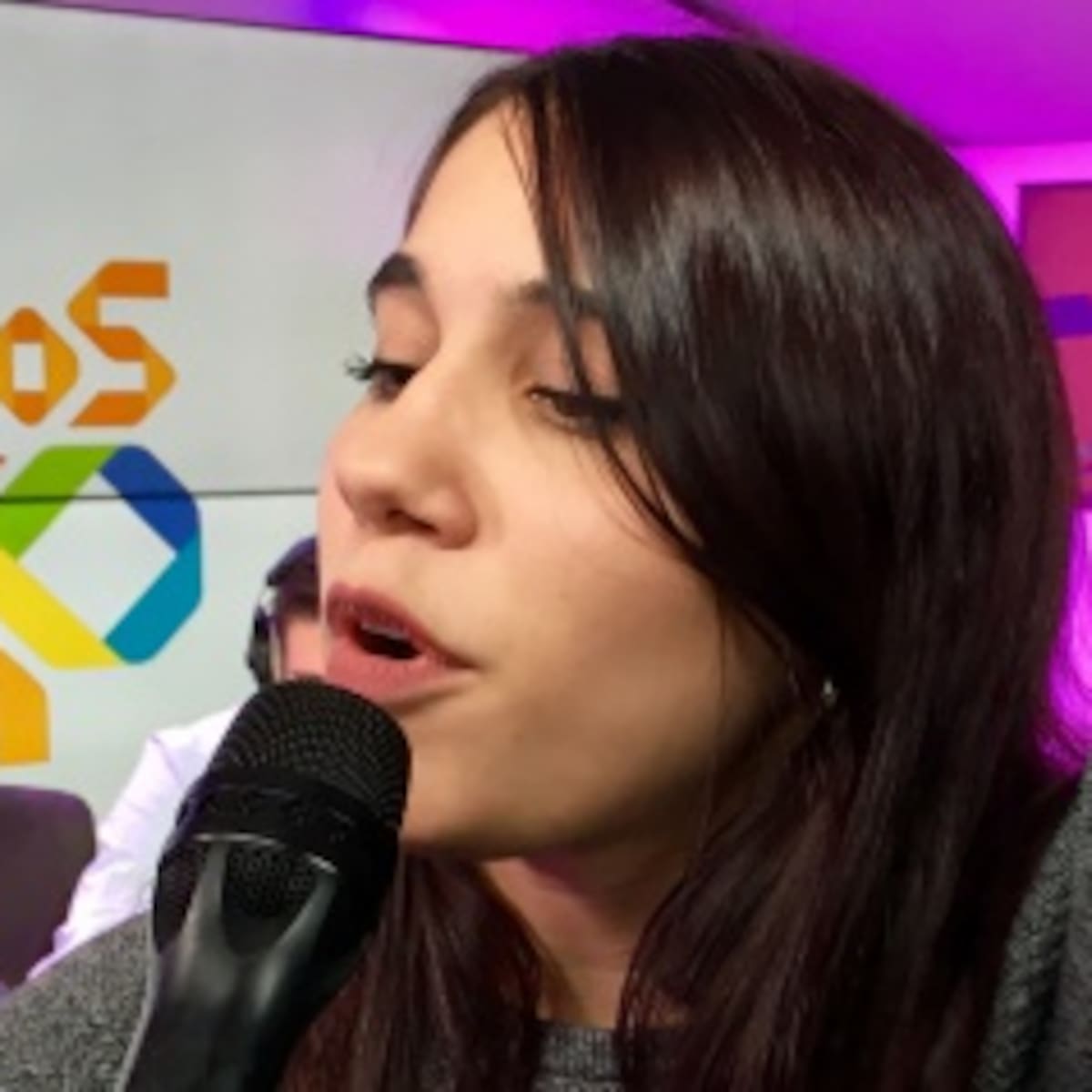 María Herrejón presenta el “Partido Pizza Cuatro Quesos”