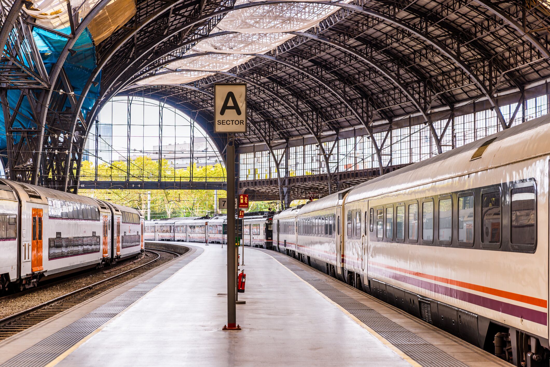 Entre los objetivos de la medida está el fomento de medios de transporte sostenibles, como el tren.