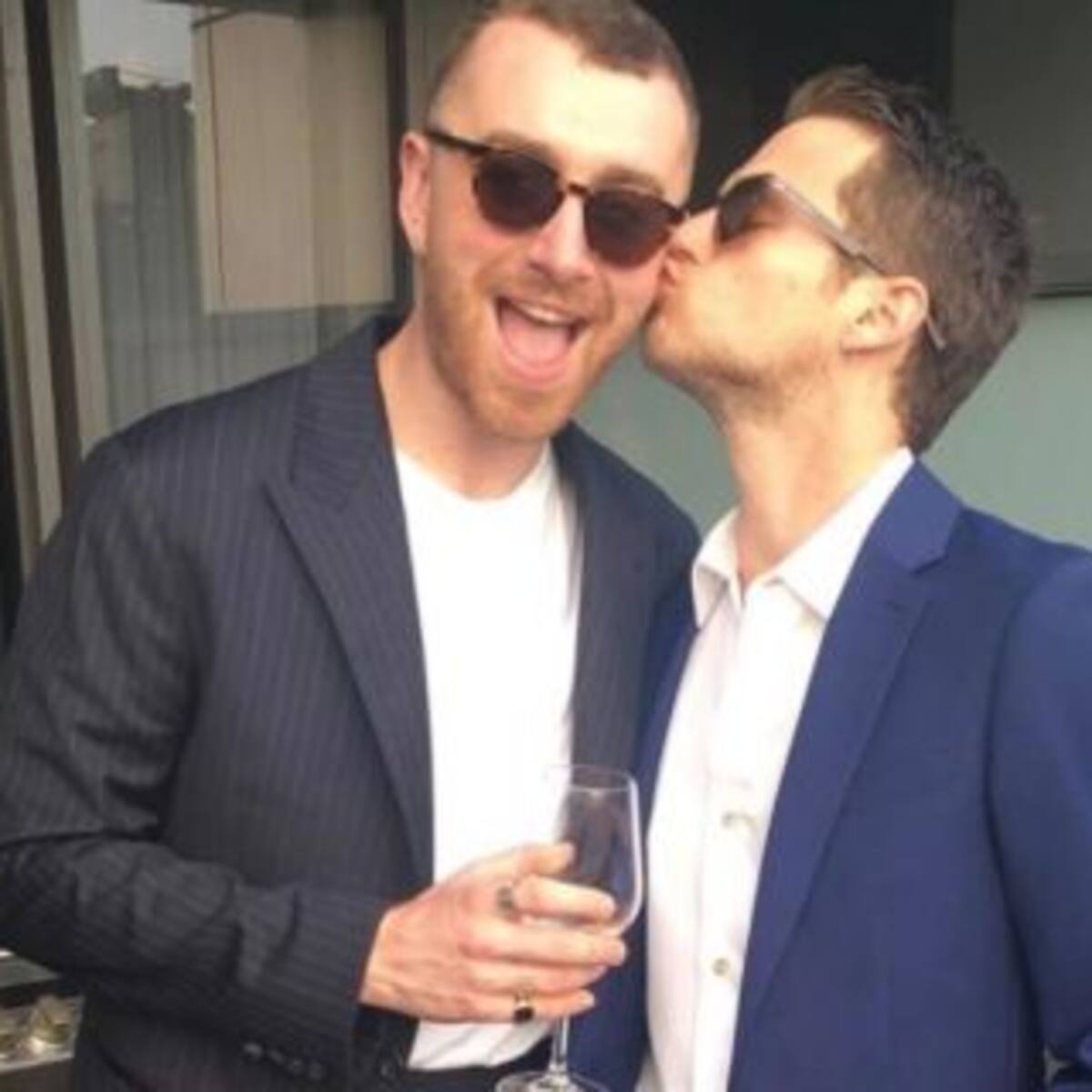 Sam Smith habló de su relación con el actor de “13 Reasons Why”