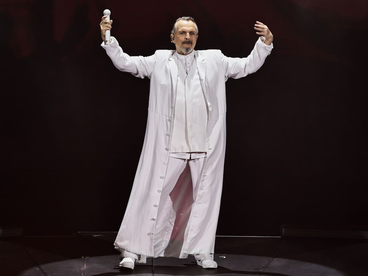 Miguel Bosé desata la polémica con su mensaje sobre los incendios en España: “Espero que en el próximo infierno sean ellos los que ardan”