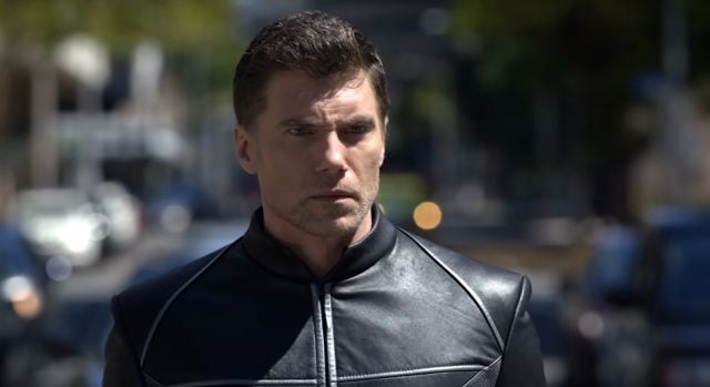 Anson Mount como Rayo Negro en la serie &#039;Inhumans&#039;.