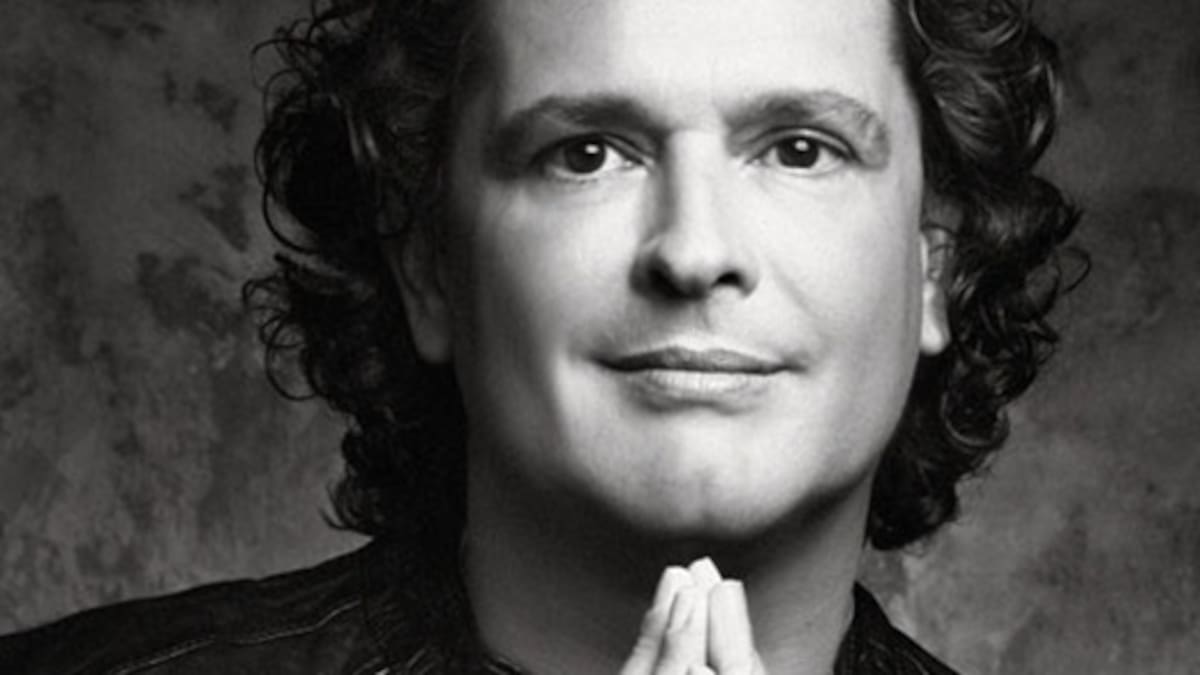 Carlos Vives estrena "El Mar de sus Ojos"