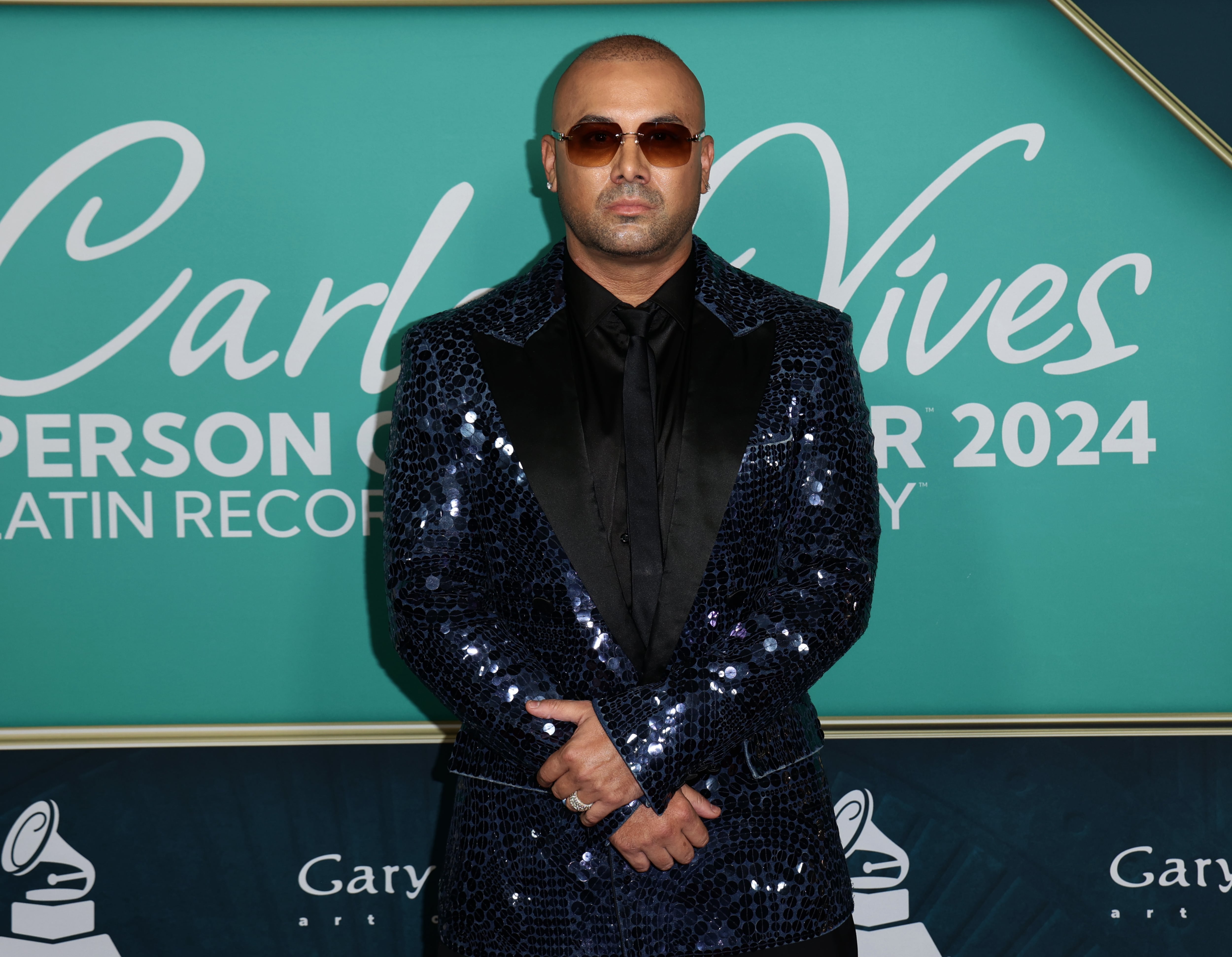 Pese a la seriedad de Wisin en su pose, durante toda la gala derrochó alegría por su compañero Carlos Vives.