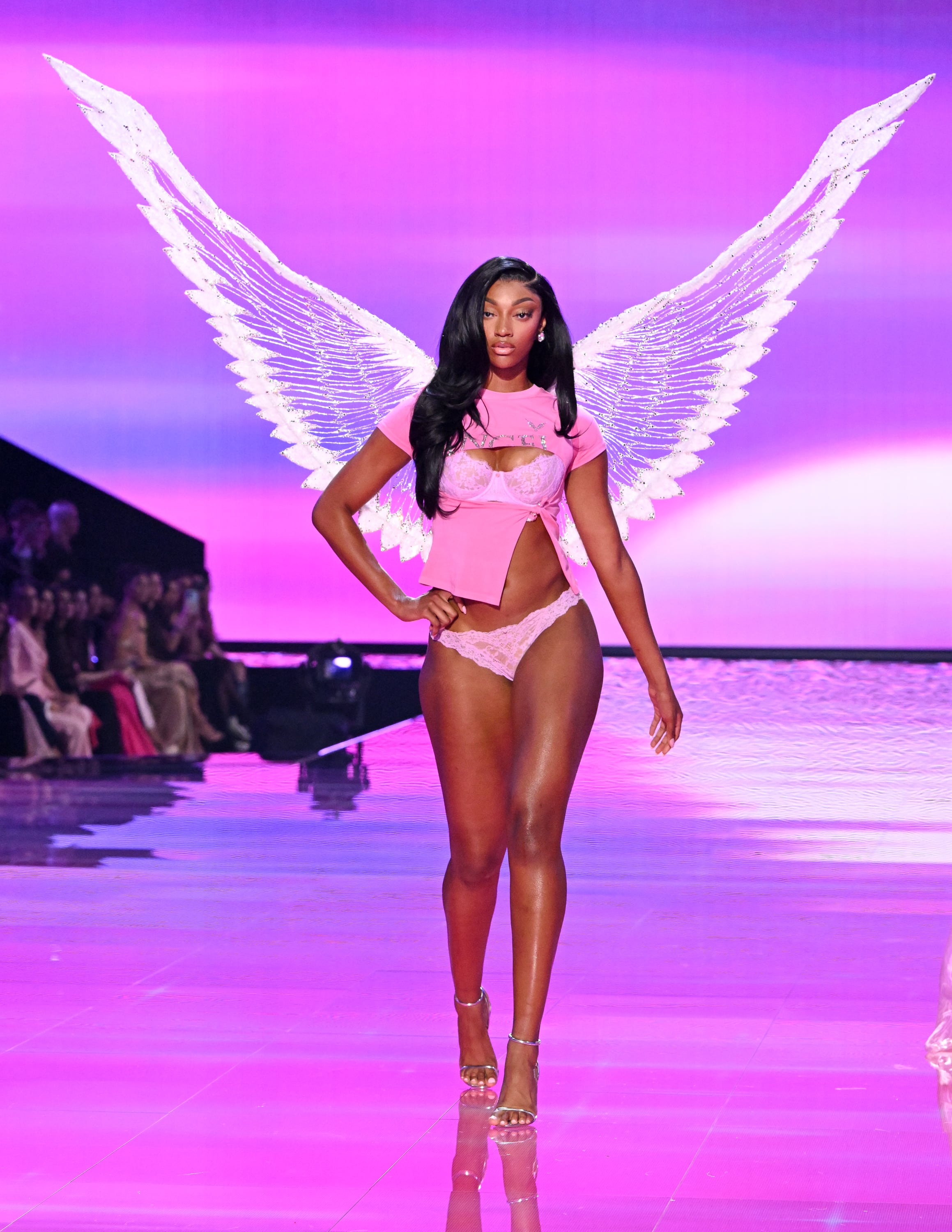 La deportista Angel Reese en el desfile para VIctoria&#039;s Secret 2025