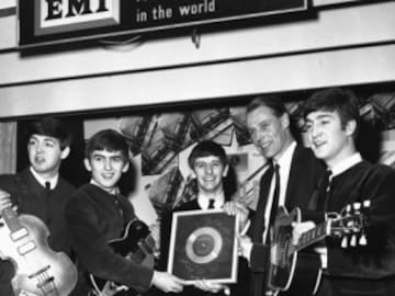 El tierno vídeo en el que George Martin explica a su nieta por qué trabajó con los Beatles