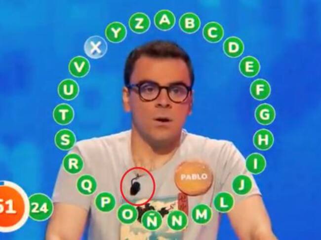 Pablo lleva el micrófono ladeado en el rosco final.