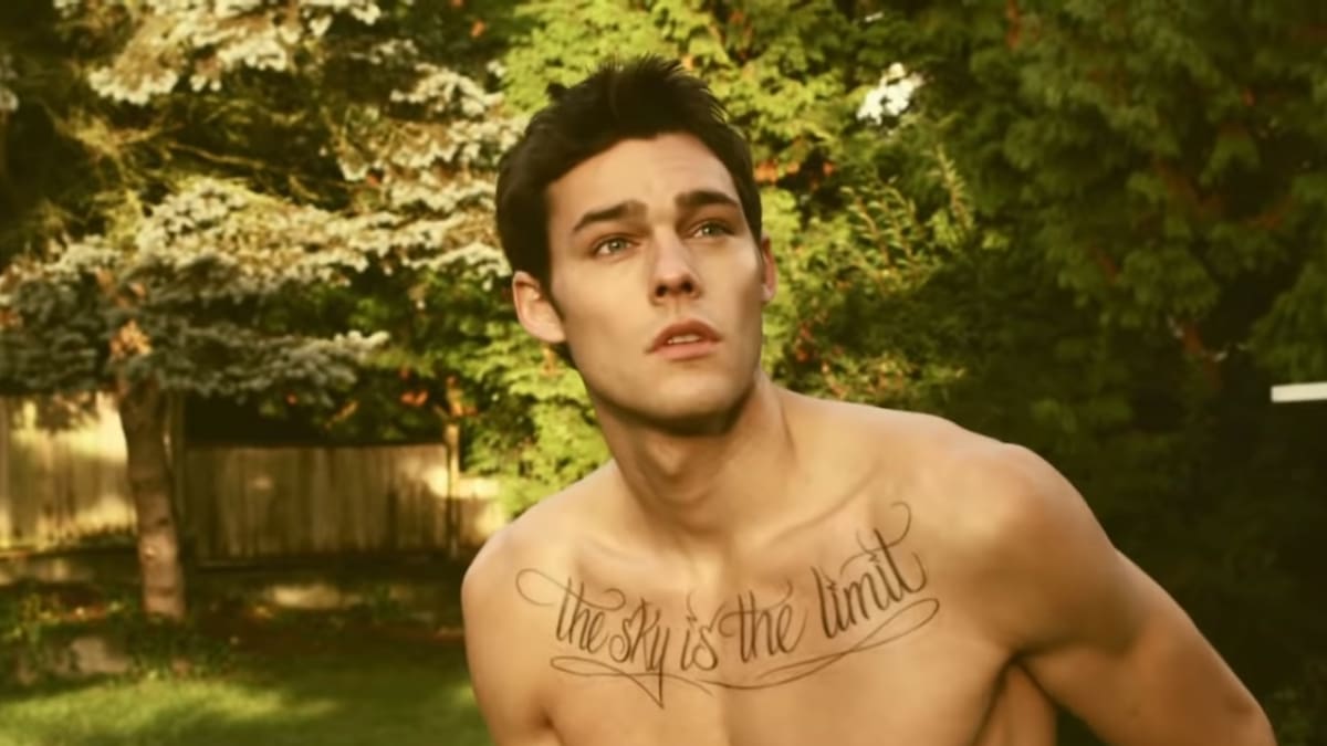 Las tres vidas de Holden Nowell en 15 años: el vecino de al lado de Carly Rae Jepsen en 'Call Me Maybe'