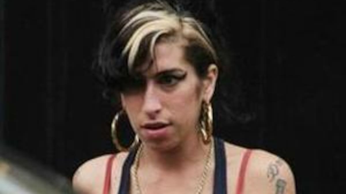 Amy Winehouse: nuevos pechos, misma actitud