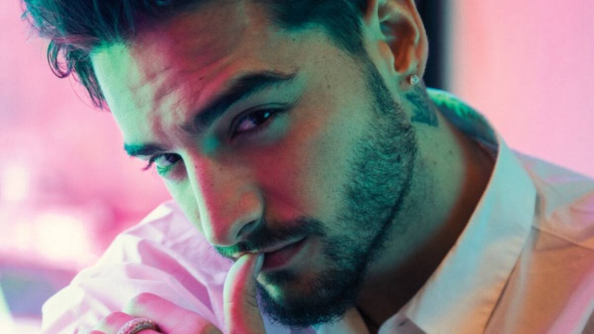 Maluma celebra el verano bailando salsa en alta mar (y sin camisa)