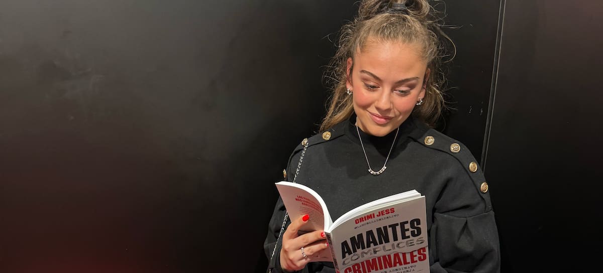 Jessica Prado, o Crimijess, lanza su primer libro 'Amantes. Cómplices. Criminales. 10 casos de asesinato cometidos en pareja'.