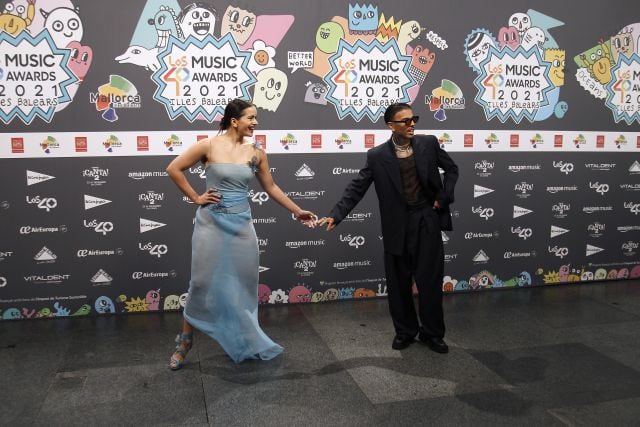 Rosalía y Rauw Alejandro en LOS40 Music Awards 2021.