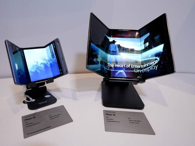 El plegable de dos bisagras de Samsung tardará en llegar.
