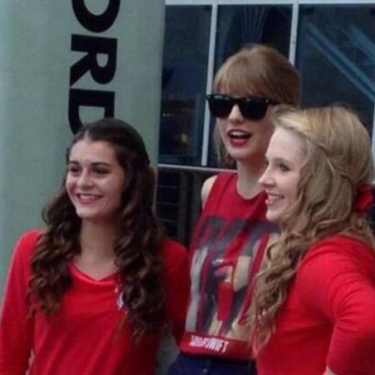 Taylor Swift sorprendida por su clon