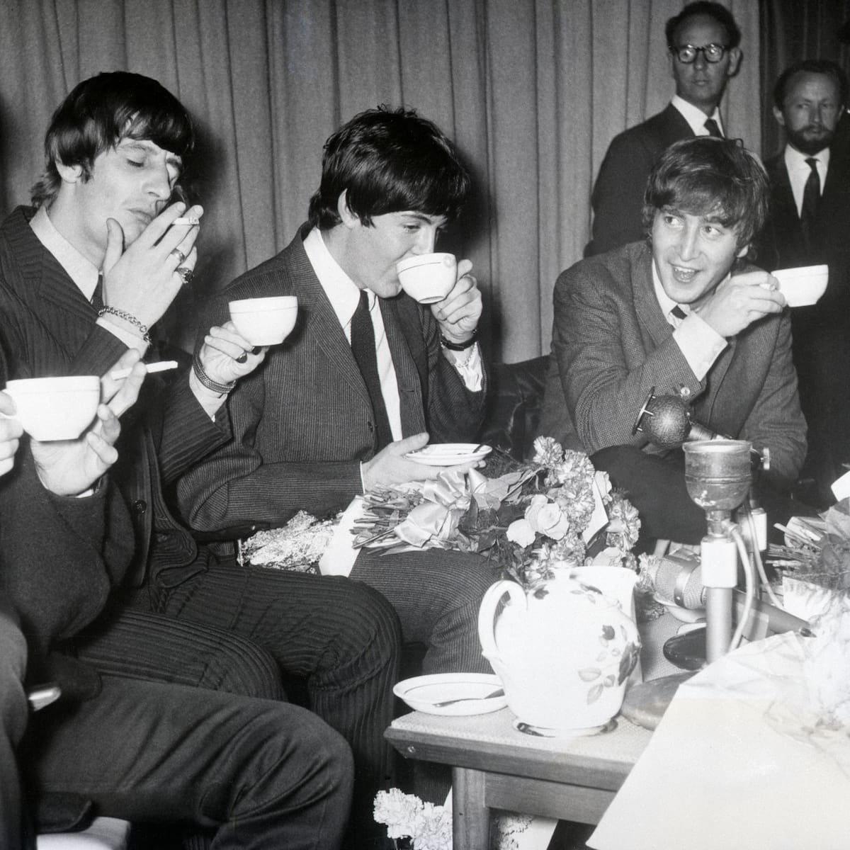 The Beatles en Oceanía: Históricos recibimientos multitudinarios y lanzamientos de huevos y tomates