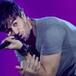 Enrique Iglesias y sus dedos después del drone