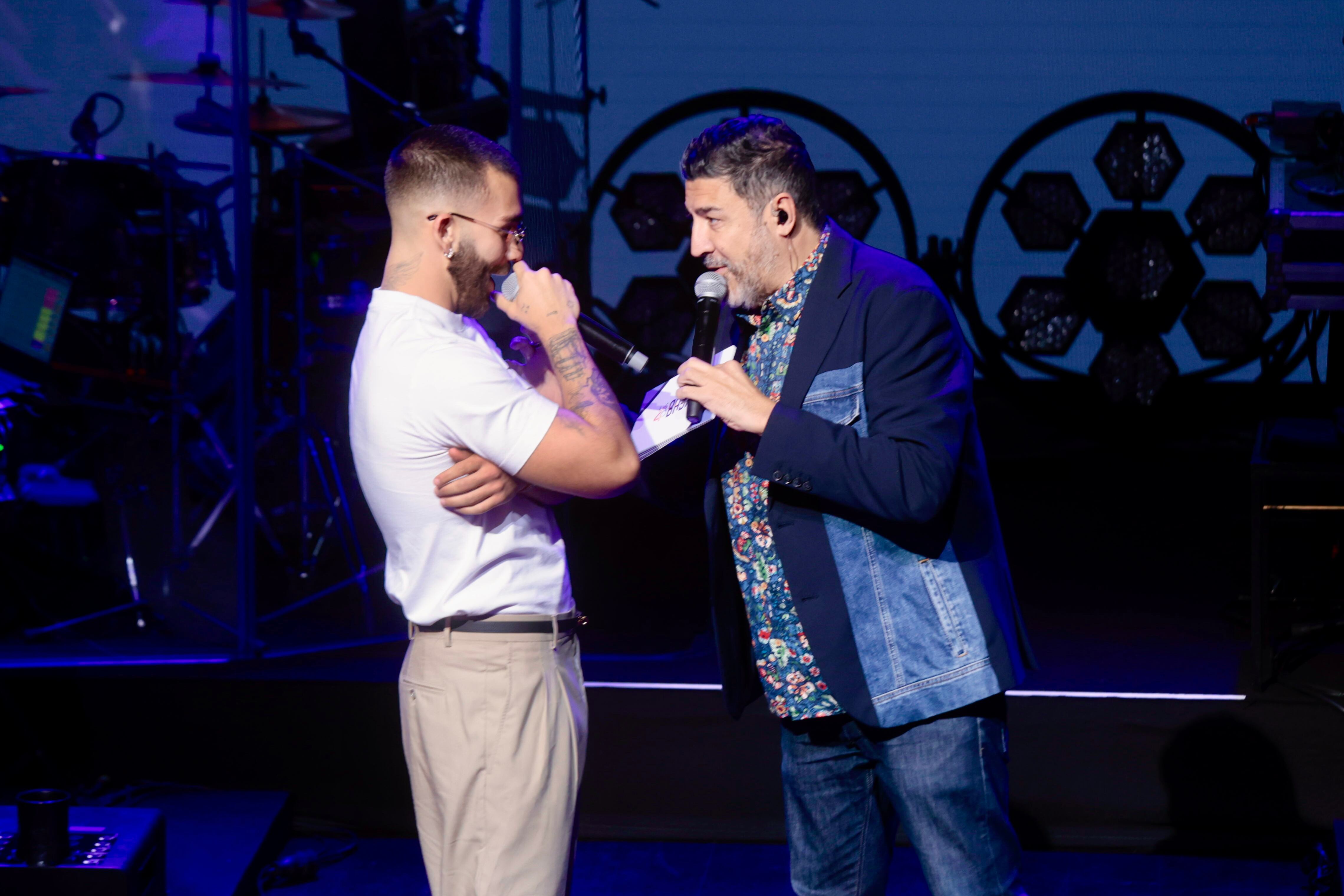 Nuestro presentador se puso al mando del evento en el Teatro Eslava para deleitarnos con una entrevista de lo más dinámica con el protagonista de la velada: Manuel Turizo.