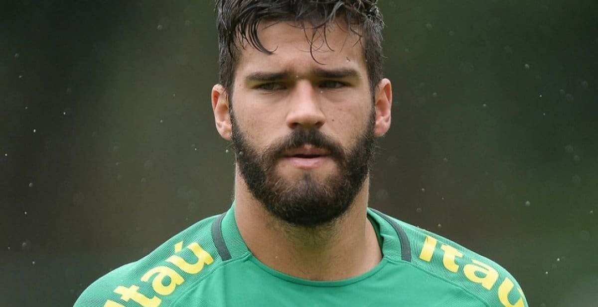 Alisson Becker - Es brasilero aunque juega en A.S. Roma. Sus ojos llamaron la atención de todos en la cancha.