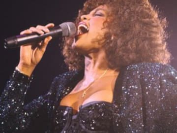 ¿Cómo murió Whitney Houston? La trágica muerte de la diva y el origen de sus excesos
