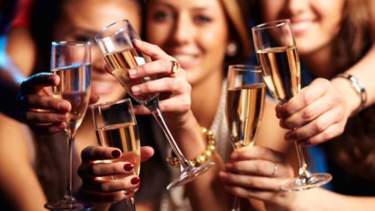 ¿Las mujeres más inteligentes beben más alcohol?