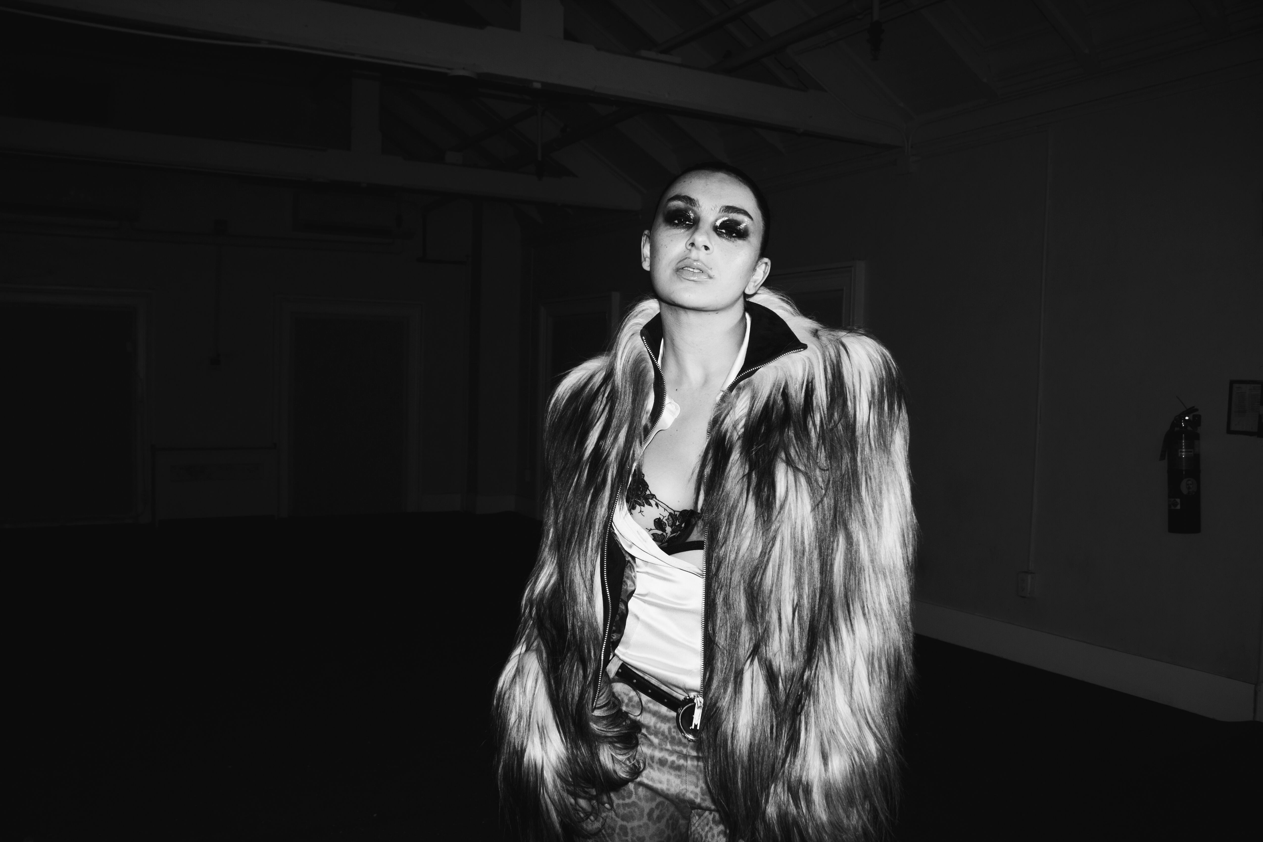Charli XCX en una fotografía oficial de 'Music, Fashion, Film'. / Warner Music España