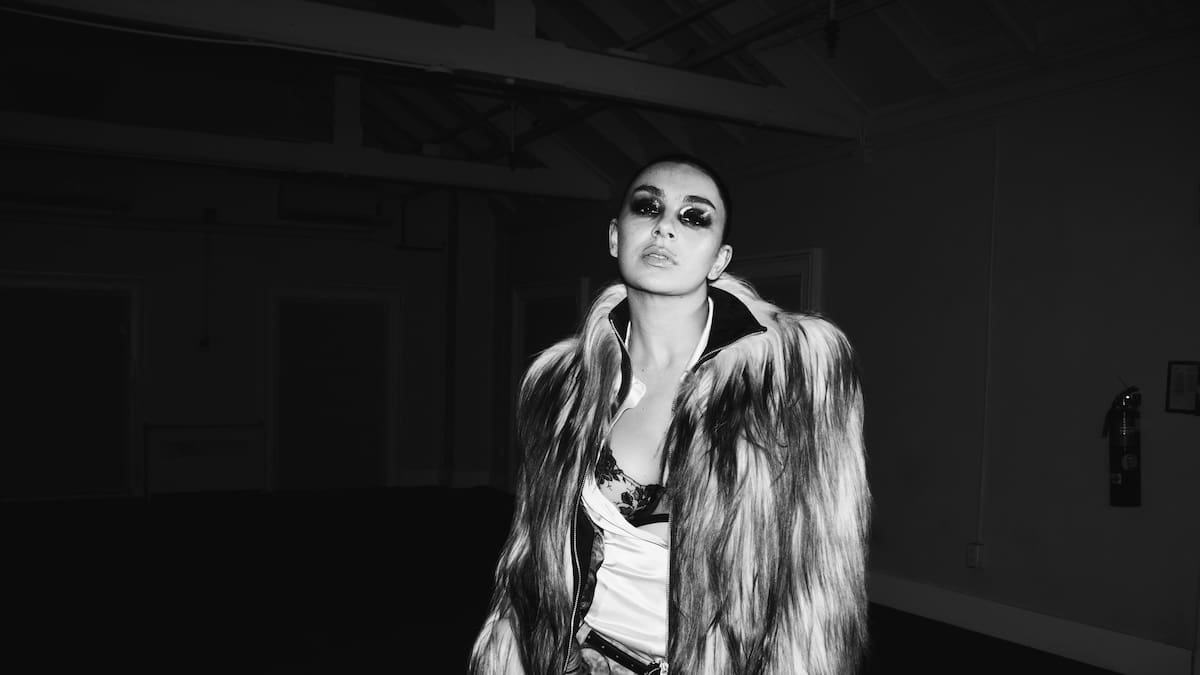 Charli XCX revela el título original de su álbum 'Music, Fashion, Film'