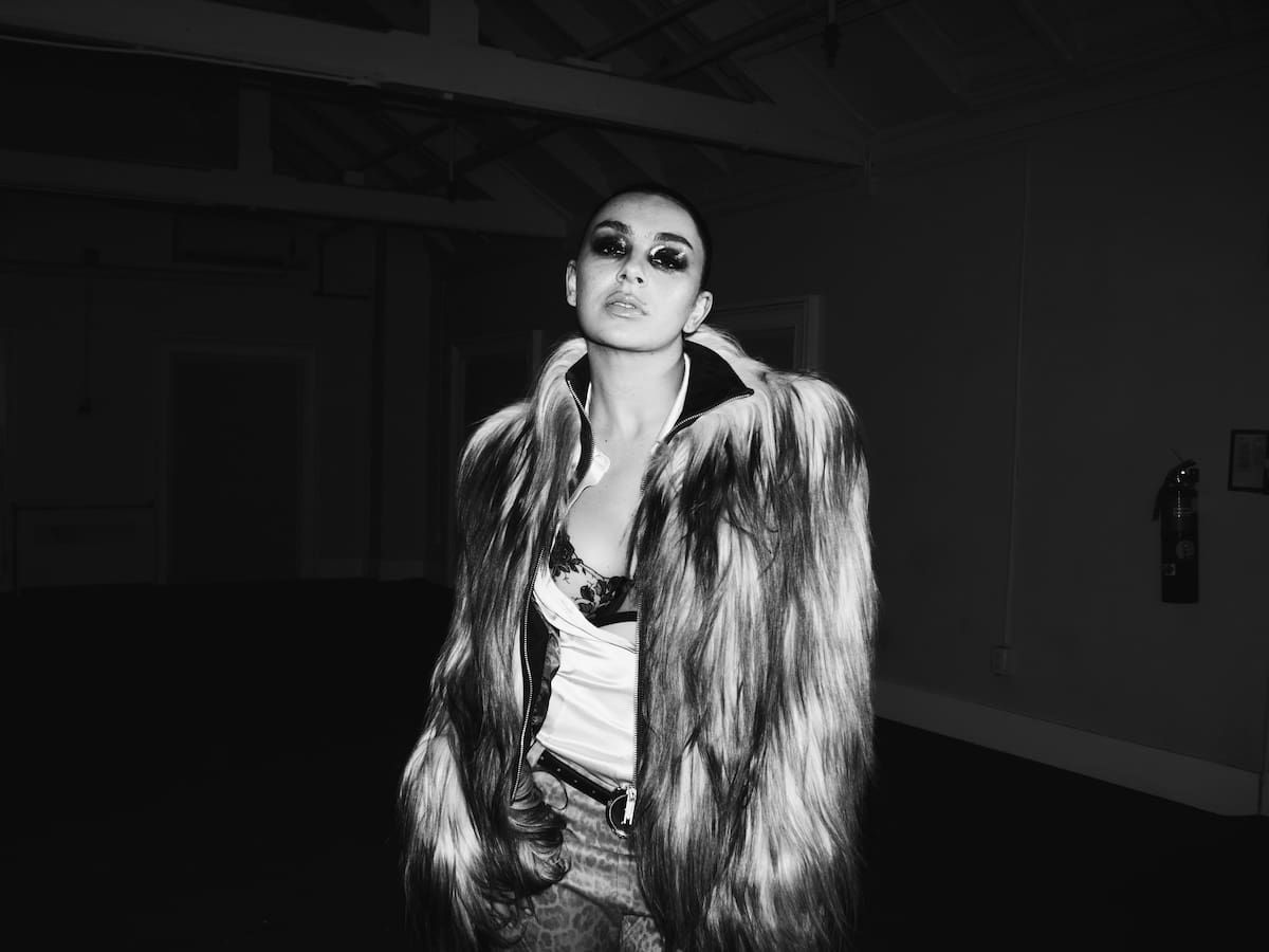 Charli XCX revela el título original de su álbum 'Music, Fashion, Film'