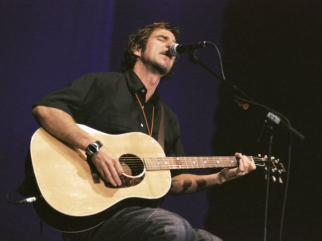 Mikel Erentxu durante un concierto suyo en acústico.