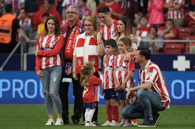 Fernando Torres con su familia en su despedida del Atlético de Madrid