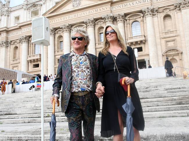 Rod Stewart y Penny Lancaster en el Vaticano en 2018