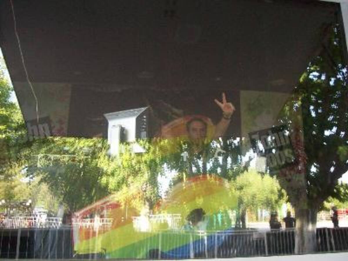 Camión 40 Principales y John Foos en el show The Black Eyed Peas
