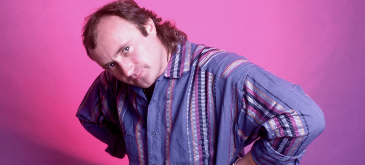 Phil Collins posa para un retrato de estudio durante su gira 'No Jacket Required' el 27 de junio de 1985