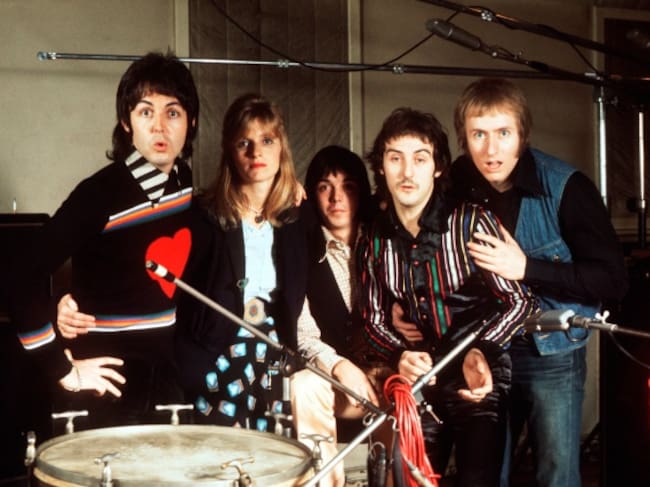 Paul McCartney, Linda McCartney, Jimmy McCulloch, Denny Laine y Geoff Britton en 1974