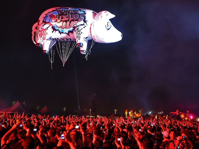 El cerdo de Pink Floyd sobre el cielo de Coachella