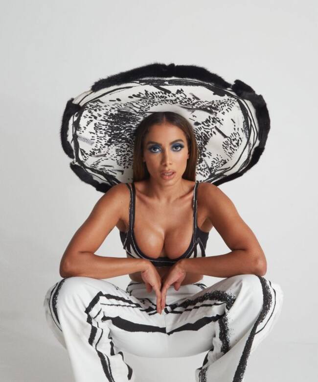 Anitta, en una imagen promocional de Me Gusta (2020)