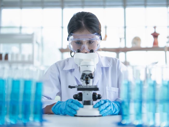 Los investigadores han estudiado tres conocidas marcas de agua embotellada.