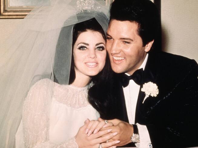 Elvis y Priscilla Presley el día de su boda el 1 de mayo de 1967.