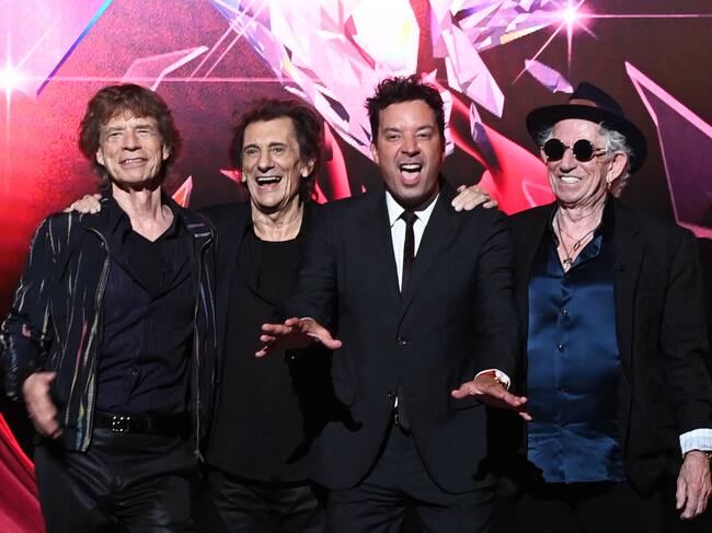 Sir Mick Jagger, Ronnie Wood, Jimmy Fallon y Keith Richards posan en el photocall del evento de presentación de su nuevo disco: Hackney Diamonds.