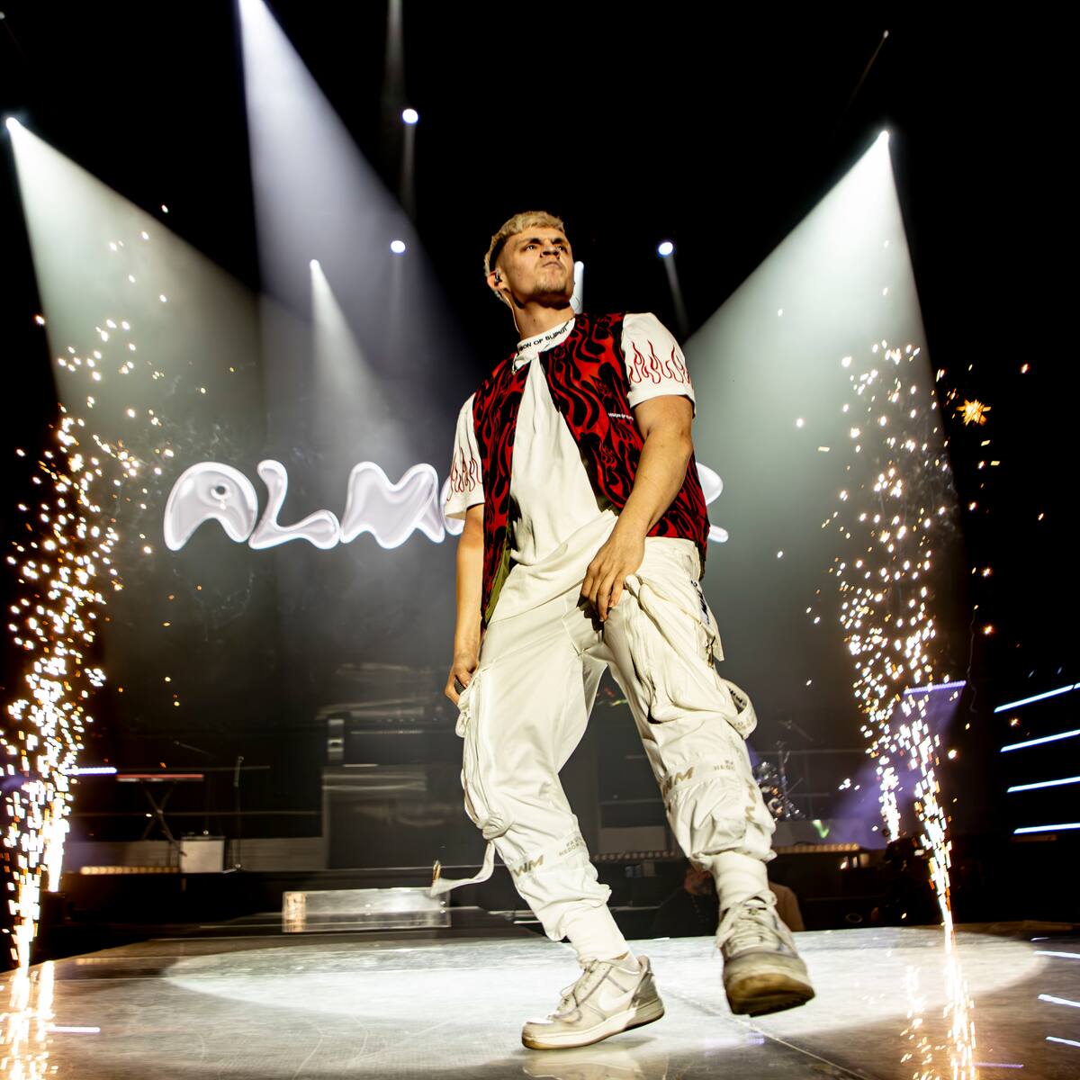 Almacor y Charlie USG se unen para desistir del amor en 'Lo más bonito de lo más triste'