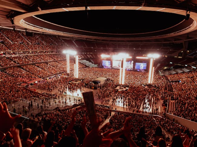 Bruno Mars en la primera noche de su concierto en el estadio Metropolitano de Madrid. / Daniel Ramos