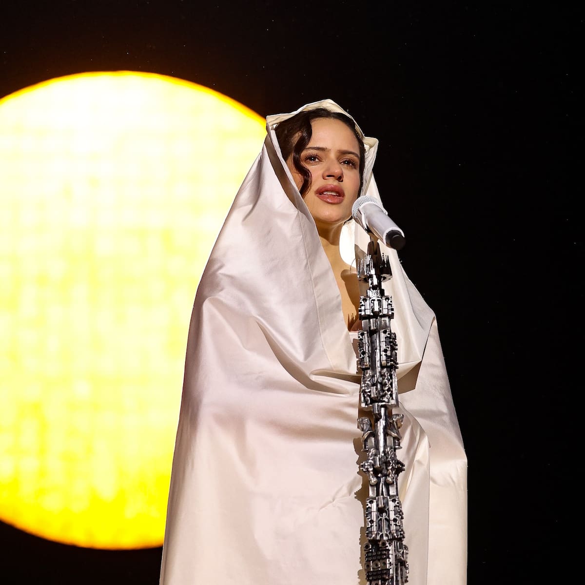 Los mejores momentos de la primera noche del LUX Tour de Rosalía en Barcelona