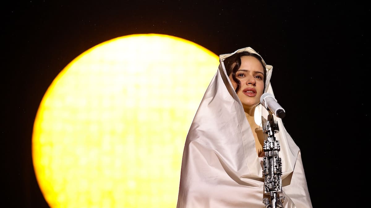 Los mejores momentos de la primera noche del LUX Tour de Rosalía en Barcelona