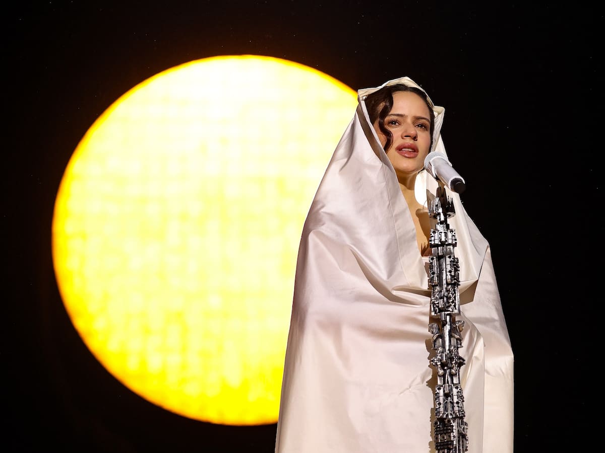 Bad Gyal se confiesa ante Rosalía y todo el Palau Sant Jordi: "Y tú, ¿no has pensado en ponerte tetas?"