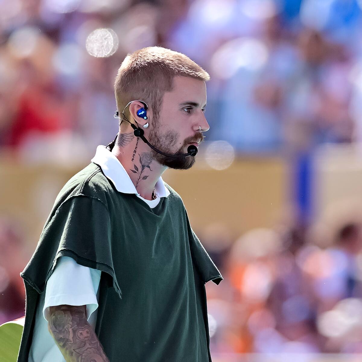 Justin Bieber pasa (casi) desapercibido como músico callejero en un parque de Los Ángeles