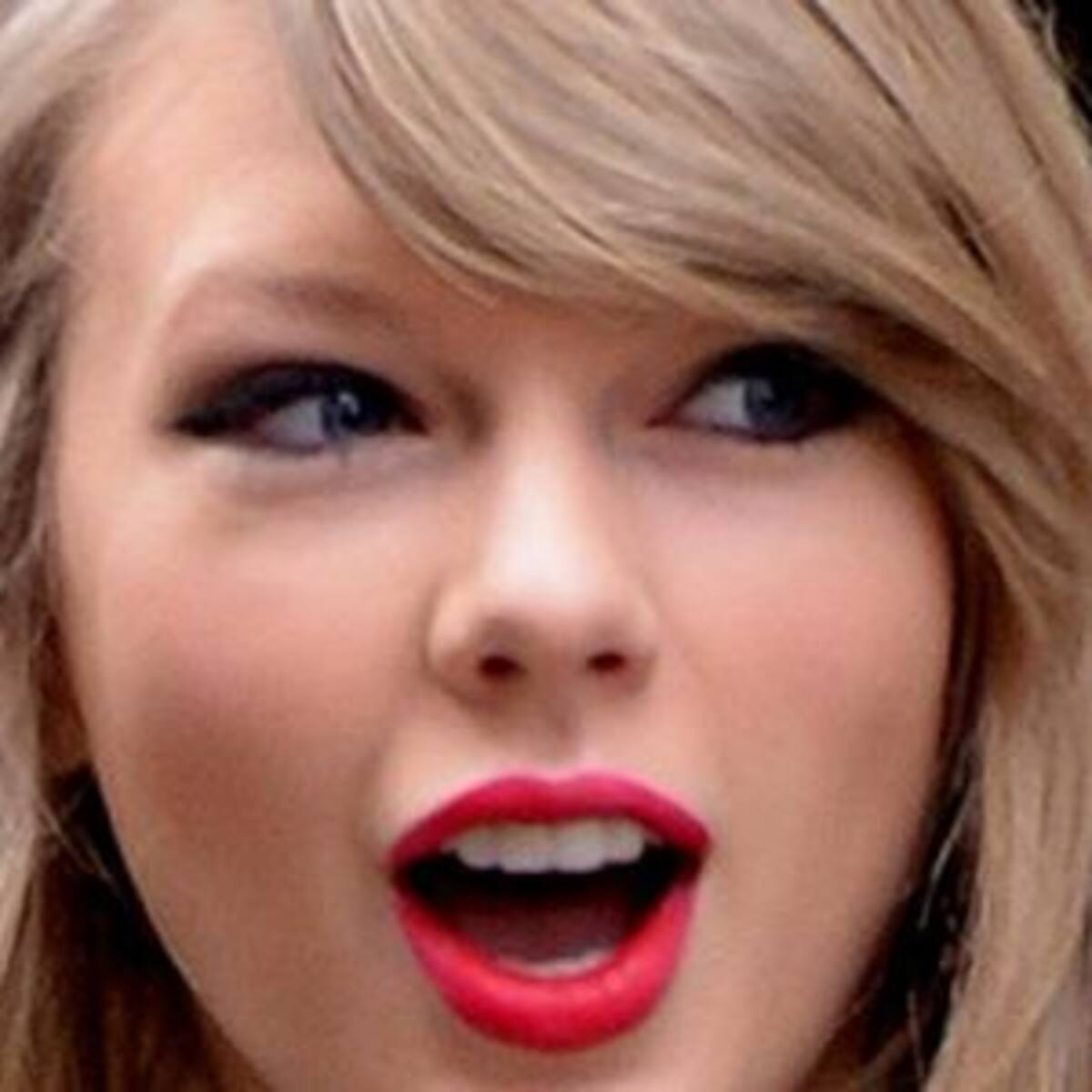 Taylor Swift anda con ganas de mudarse... a un castillo!
