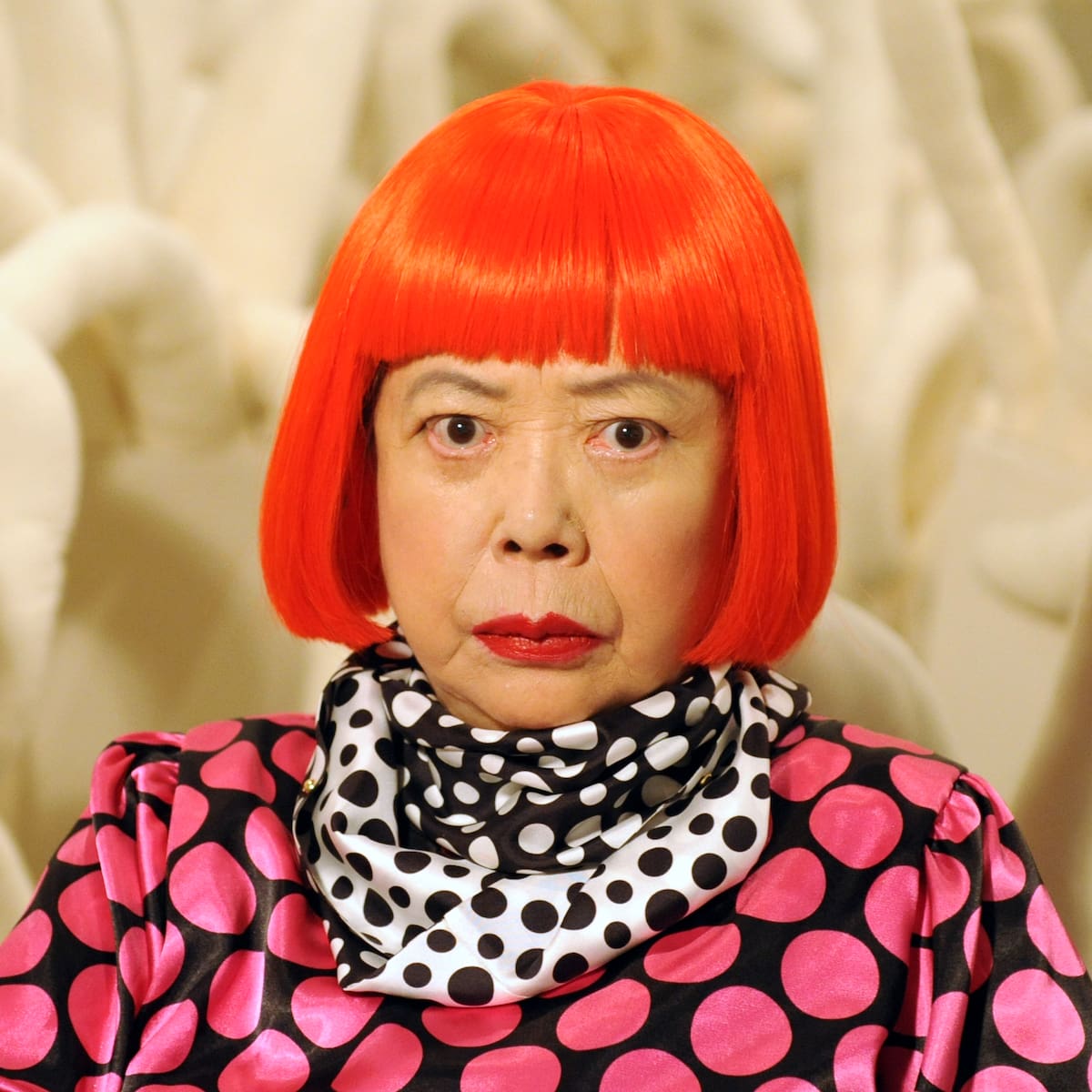 Muere a los 97 años Yayoi Kusama, la artista que convirtió sus alucinaciones en arte: su sobras más famosas, su trastorno y su vida en un psiquiátrico