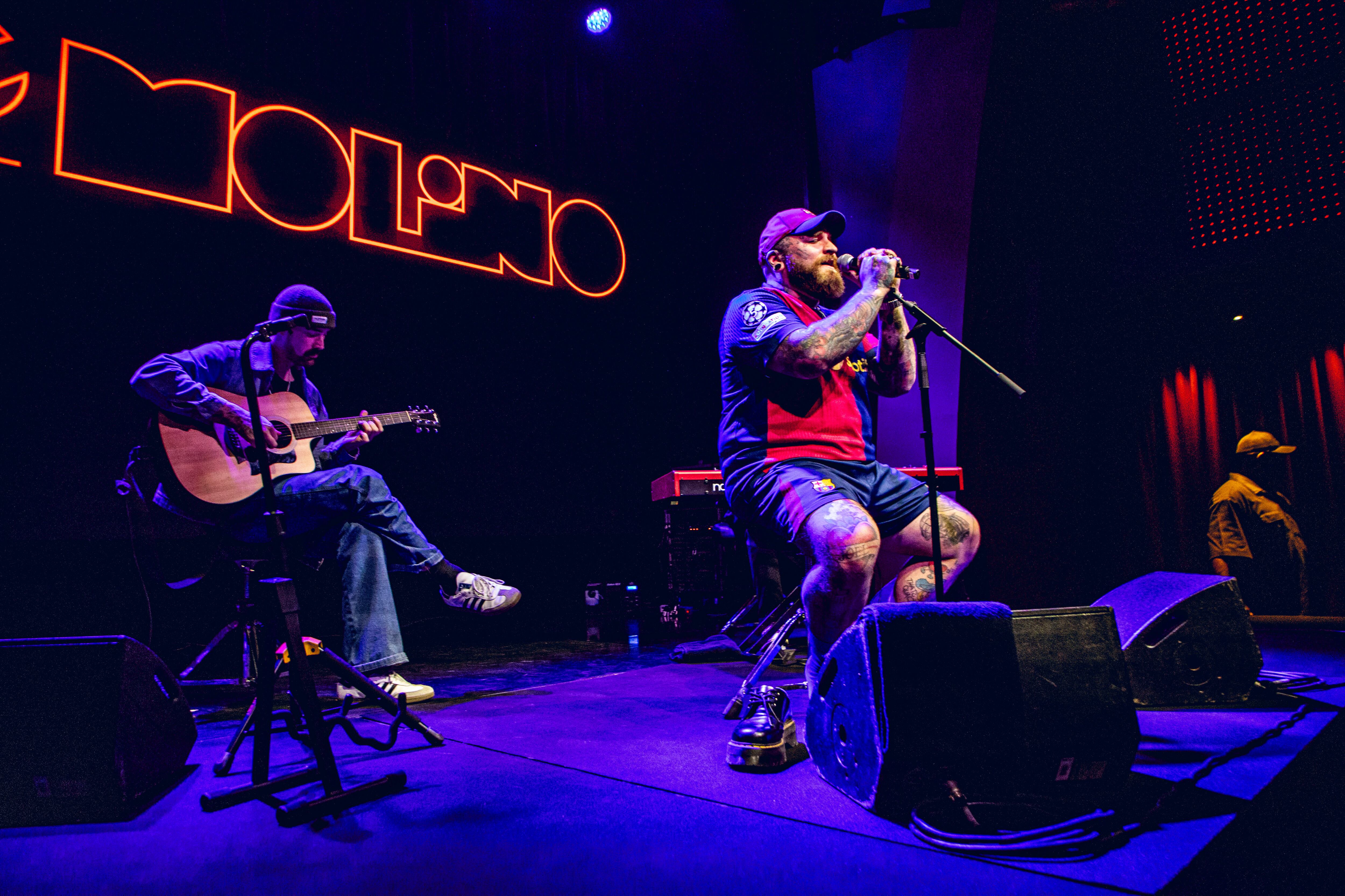 Las condiciones acústicas de la sala El Molino de Barcelona, un teatro centenario, hizo que Teddy Swims se encontrara como si estuviera en casa.